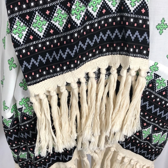 Fun Aztec Print Kimono with Fringe F452 - Picture 5 of 7